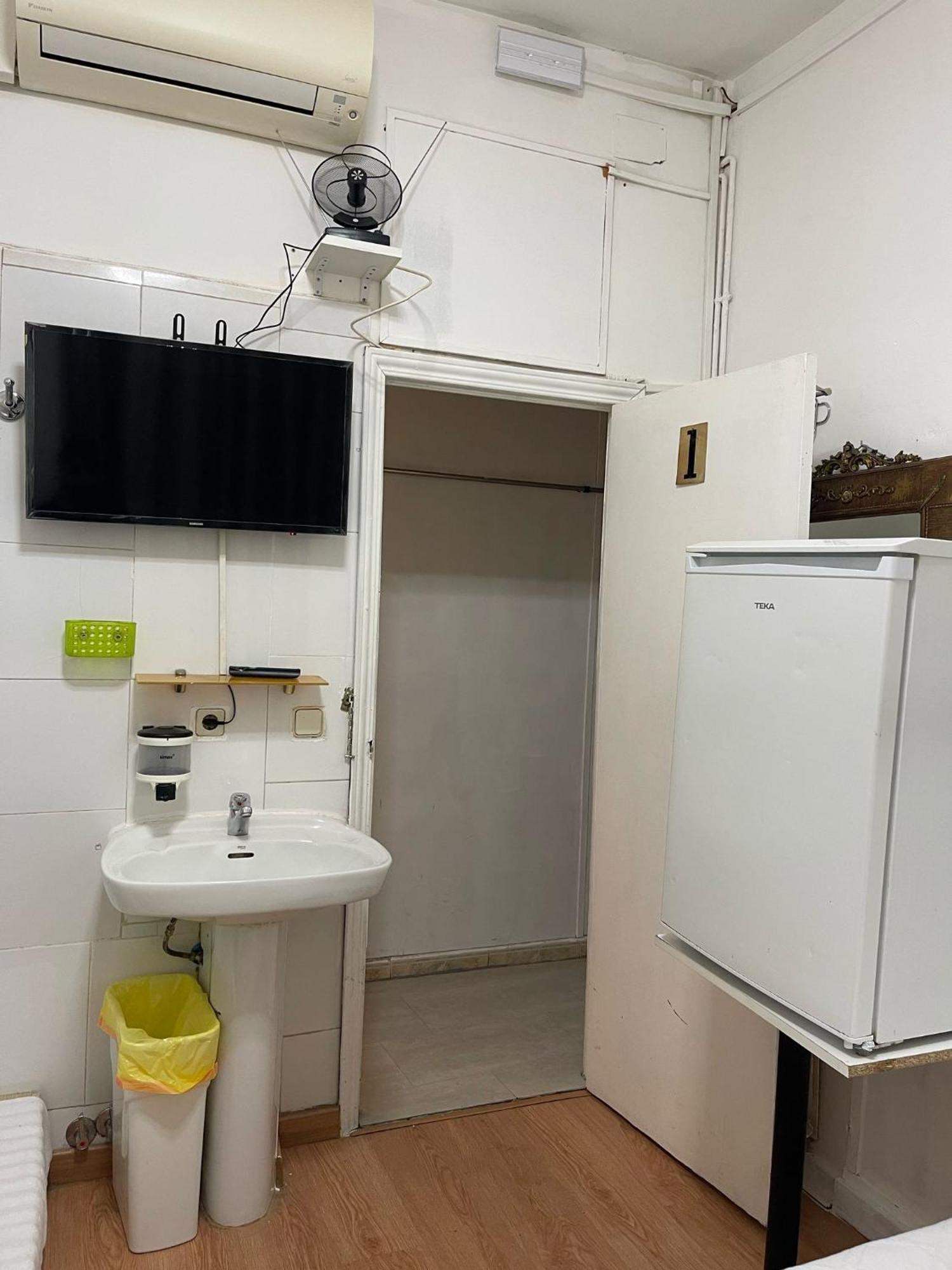 מדריד Hostal Daniel מראה חיצוני תמונה